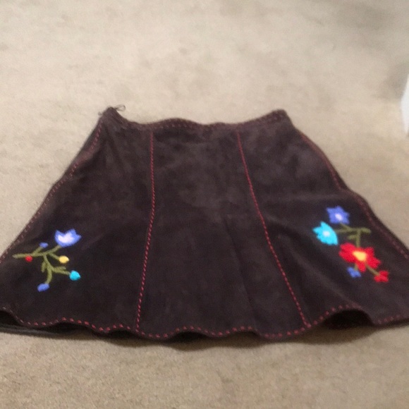⚡️FINAL PRICE⚡️ Moschino Cheap and Chic Vintage Flower Leather Skirt - Picture 4 of 16